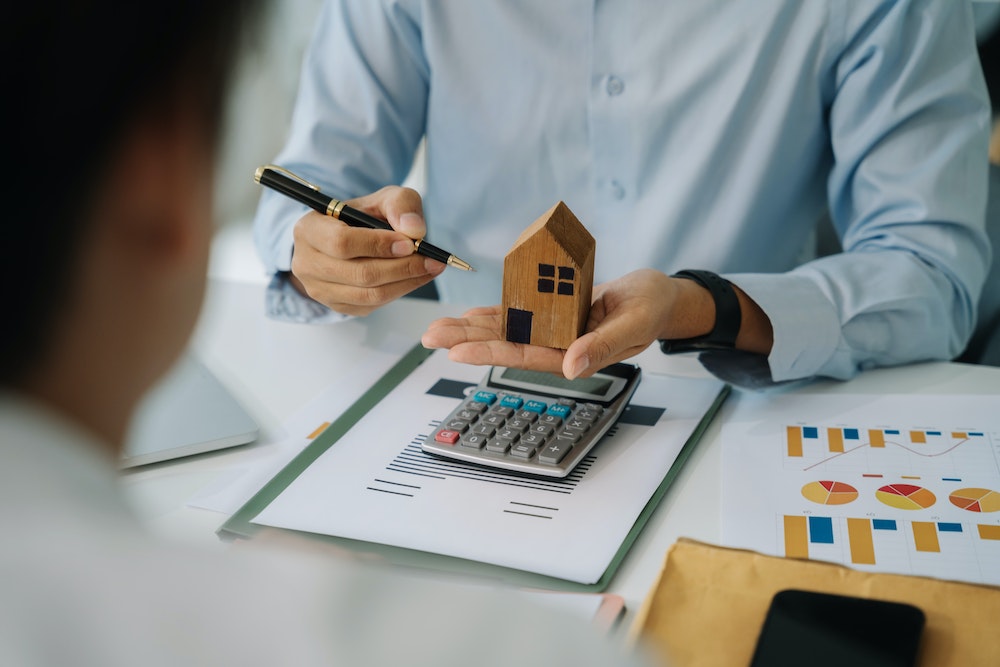 Conseils pratiques pour éviter les erreurs courantes lors de la souscription d'une assurance décennale